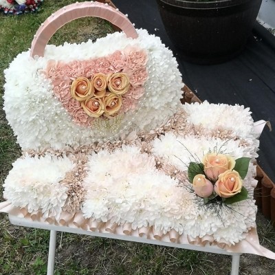 handbag, clutch, purse, bespoke, funeral flowers, tribute, oasis, wreath, harold wood, romford, havering, delivery