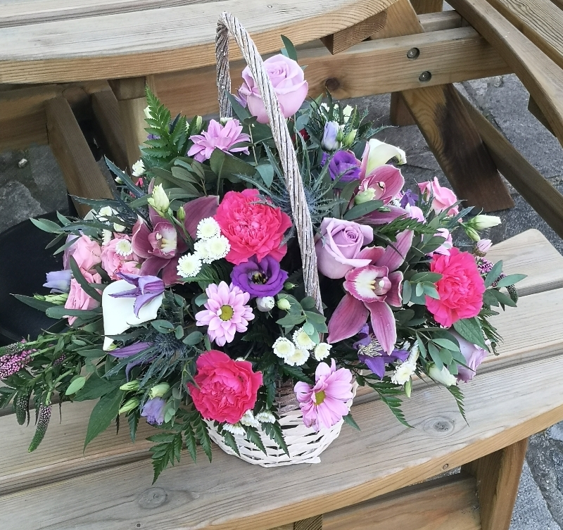 basket, purple, pink, flowers, oasis, funeral, flowers, tribute, florist, harold wood, romford, havering, delivery