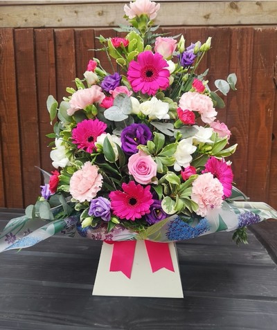 bouquet, handtie, flowers, gift, bunch, florist, birthday, anniversary, harold wood, romford, havering