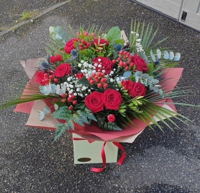 bouquet, handtie, flowers, gift, bunch, florist, birthday, anniversary, valentines, red roses, harold wood, romford, havering