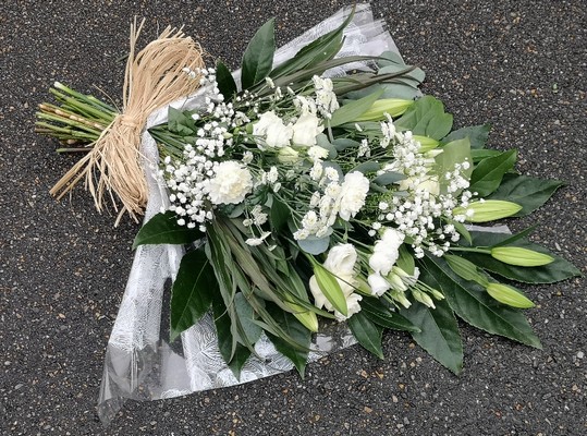 sheaf, sheaves, flat bouquet, funeral bouquet, white, funeral, tribute, oasis, wreath, posy, flowers, florist, harold wood, romford, havering, brentwood, dagenham, delivery