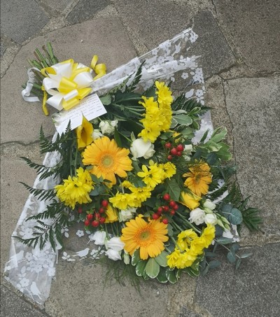 sheaf, sheaves, flat bouquet, funeral bouquet, yellows, funeral, tribute, oasis, posy, flowers, florist, harold wood, romford, havering, delivery