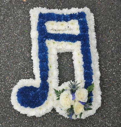 Music, musical, note, single, double, treble, clef, funeral, sympathy, wreath, oasis, tribute, flowers, florist, harold wood, romford, havering, delivery