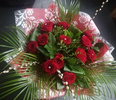 red roses vase valentines gift bouquet love February 14th luxury flowers florist romford harold wood