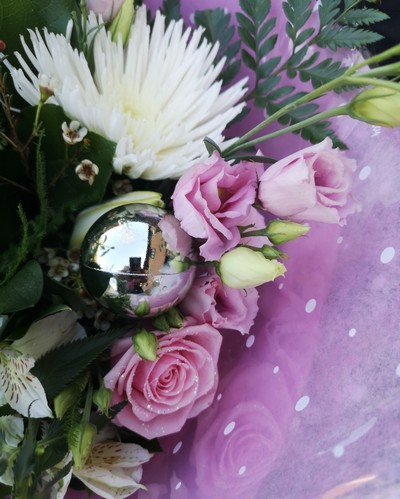 Christmas, flowers, florals, bouquet, arrangement, gift, luxury, florist, local, seasonal, harold wood, romford, havering