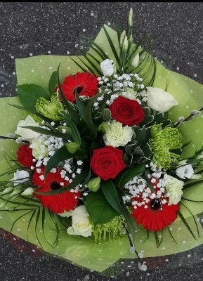 flowers bouquet red green white aqua box gift delivery florist local harold wood romford 