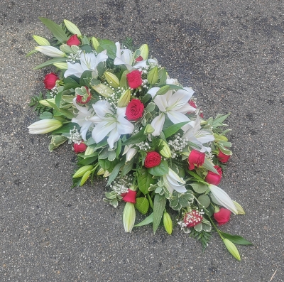 casket, coffin, spray, white, red, roses, lily, lilies, male, female, roses, funeral, tribute, flowers, oasis, wreath, harold wood, romford, havering, brentwood, dagenham,  delivery