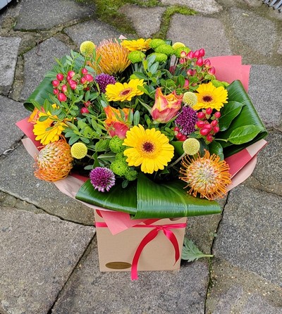 bouquet, handtie, flowers, autumn, aqua, water bubble,  gift, bunch, florist, birthday, anniversary, harold wood, romford, havering, delivery