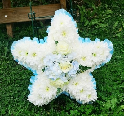 child, children, baby, babies, still born,star, born sleeping, posy,  funeral, tribute, wreath, flowers, florist, delivery, harold wood, romford