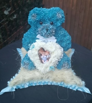 child, children, baby, babies, still born, born sleeping, posy, teddy, teddy bear, photo, funeral, tribute, wreath, flowers, florist, delivery, harold wood, romford