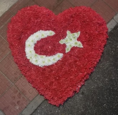 heart, turkey, turkish, flag, sympathy, funeral, tribute, wreath, oasis, flowers, florist, delivery, harold wood, romford, havering