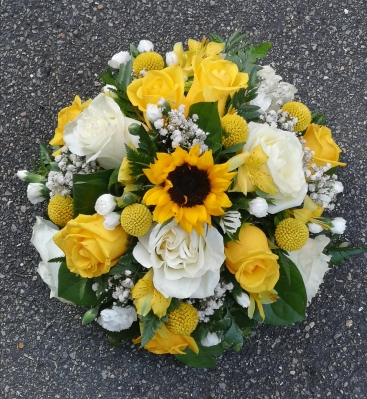 posy, posies, white, yellow, funeral, tribute, wreath, oasis, flowers, florist, delivery, harold wood, romford, havering