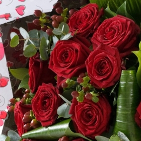red roses valentine gift love February 14th bouquet