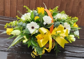 basket, springtime, flowers, oasis, birthday, anniversary, yellow, white, gift, tribute, florist, flowers, harold wood, romford, havering, delivery