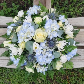 posy, posies, blue, white, man, male,funeral, tribute, wreath, flowers, florist, delivery, harold wood, romford, havering