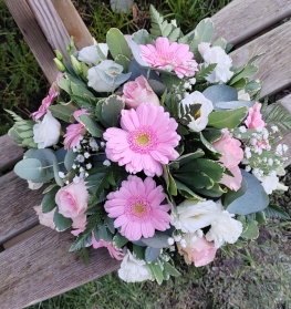 pink and white funeral posy, posie, roses, wreath, oasis, tribute flower design roses gerberas harold wood romford florist havering