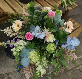 bouquet, handtie, flowers, gift, bunch, florist, birthday, anniversary, harold wood, romford, havering, delivery