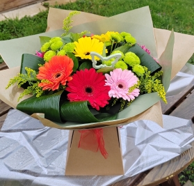 bouquet, handtie, gerbera, water bouquet, flowers, gift, bunch, florist, birthday, anniversary, harold wood, romford, havering, delivery