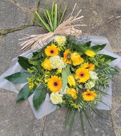 sheaf, sheaves, flat bouquet, funeral bouquet, yellows, funeral, tribute, oasis, posy, flowers, florist, harold wood, romford, havering, delivery