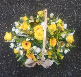 basket, white, simple, flowers, oasis, funeral, yellow, whites, tribute, florist, harold wood, romford, havering, delivery