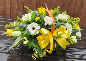 basket, white, simple, flowers, oasis, funeral, yellow, whites, tribute, florist, harold wood, romford, havering, delivery