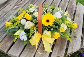 basket, white, simple, flowers, oasis, funeral, yellow, whites, tribute, florist, harold wood, romford, havering, delivery