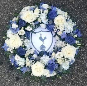 wreath, tottenham, hotspur, spurs, circle, blue, white, man, male, oasis, funeral, tribute, flowers, harold wood, romford, florist, delivery, havering