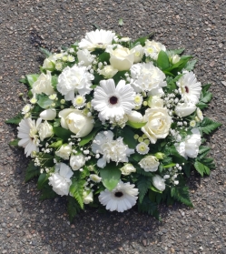posy, posies, funeral, tribute, white, wreath, oasis, flowers, florist, delivery, harold wood, romford, havering