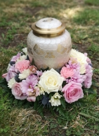 wreath, circle, pink, white, oasis, urn, memorial, funeral, tribute, flowers, harold wood, romford, florist, delivery