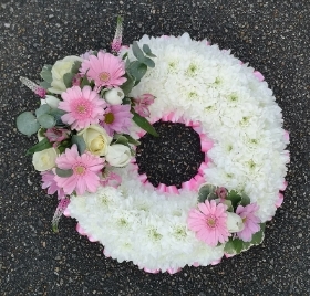 based, pink, white, funeral, circle, wreath,  tribute,  flower , design,  roses, gerberas harold wood romford florist havering,brenwood, dagenham delivery