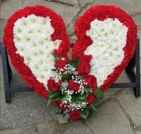 child, children, baby, babies, still born, born sleeping, posy, heart, broken heart, funeral, tribute, wreath, flowers, florist, delivery, harold wood, romford