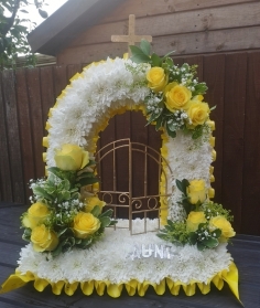  gates of heaven, funeral gates, heavens gate, st peters gates, pearly gates, funeral, flowers, wreath, oasis, tribute, bespoke, romford, harold wood, havering, brentwood, dagenham,delivery