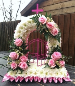  gates of heaven, funeral gates, heavens gate, st peters gates, pearly gates, funeral, flowers, wreath, oasis, tribute, bespoke, romford, harold wood, havering, brentwood, dagenham,delivery
