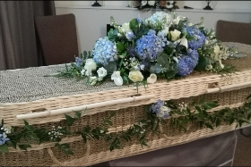 casket, coffin, spray, hydrangea, blue, white, male, female, funeral, tribute, flowers, oasis, harold wood, romford, havering, delivery