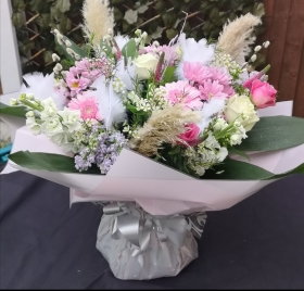 luxury, bouquet, flowers, handtie, water bouquet, gift, mothers day, anniversary, birthday, delivery, harold wood, romford, havering