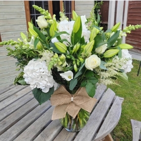bouquet, vase, luxury, white, simple, flowers, oasis, funeral, flowers, tribute, florist, flowers, harold wood, romford, havering, delivery