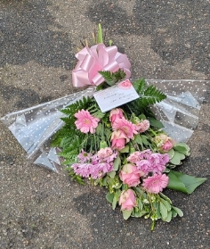 sheaf, sheaves, flat bouquet, funeral bouquet, pinks, funeral, tribute, oasis, posy, flowers, florist, harold wood, romford, havering, delivery
