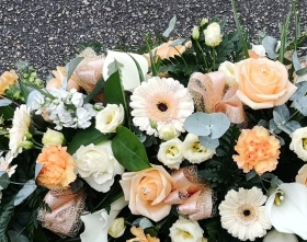 casket, coffin, spray, peaches, peach, cream, white, female, funeral, tribute, flowers, oasis, harold wood, romford, havering, delivery