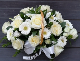basket, white, simple, flowers, oasis, funeral, flowers, tribute, florist, flowers, harold wood, romford, havering, brentwood, dagenham, delivery