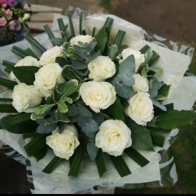 white, roses, mothers day, valentines, gift, bouquet, love, February 14th, luxury, flowers, florist, delivery, romford, harold wood, havering