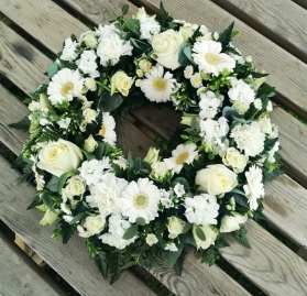 white, wreath, tribute, funeral, flowers, oasis, florist, harold wood, romford, brentwood, dagenham, delivery
